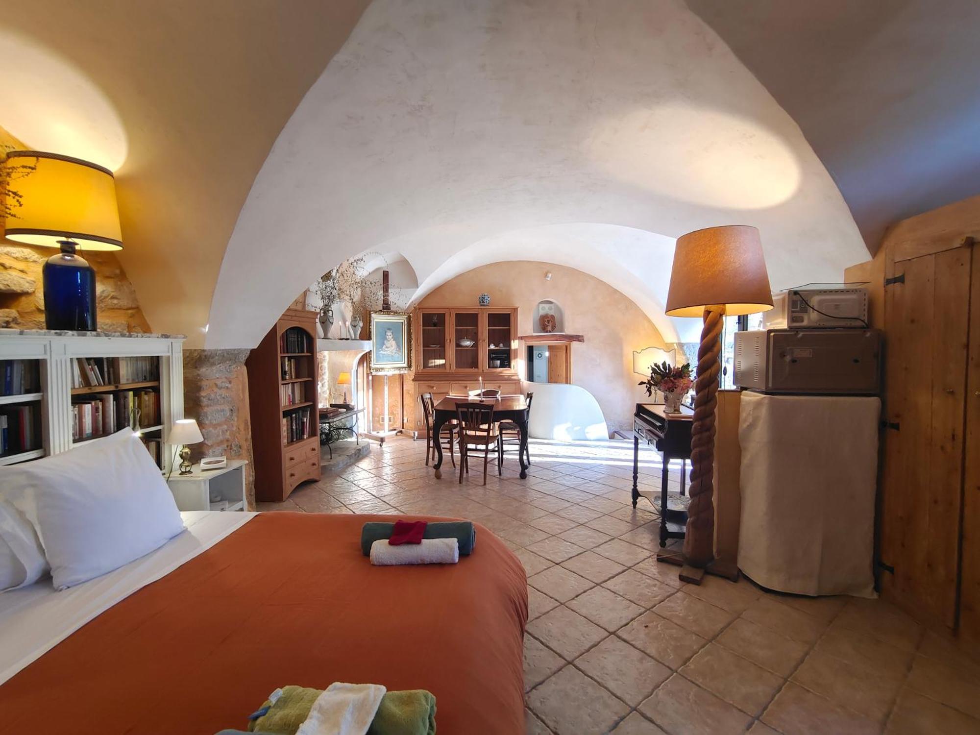 Rue Du Chateau A Cabrieres D'Avignon Bed & Breakfast Exterior photo